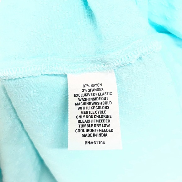 Crown & Ivy Women's Light Blue V Neck Blouse Size Large - Picture 6 of 6